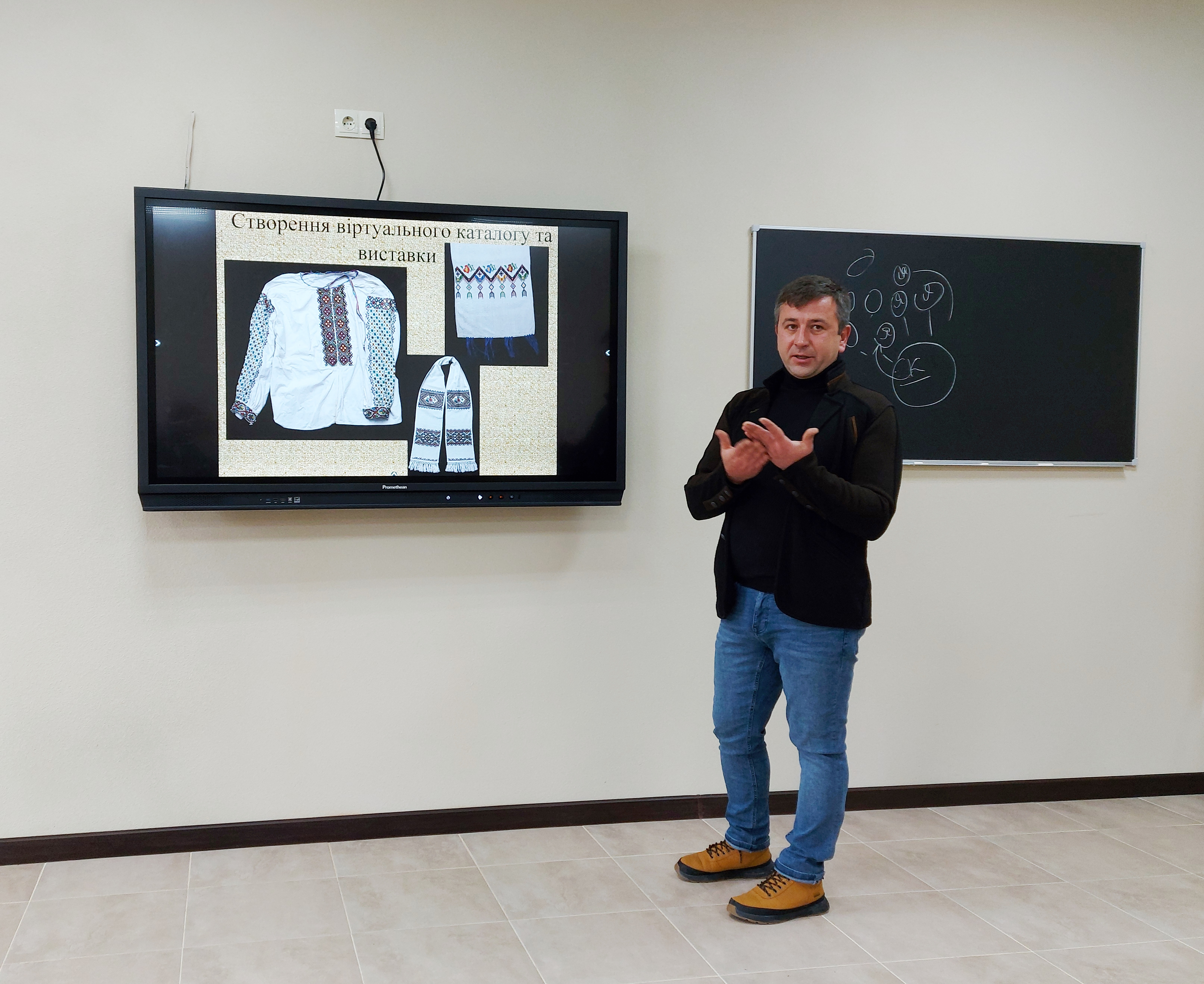 Василь Ільчишин - директор музею в Залізцях